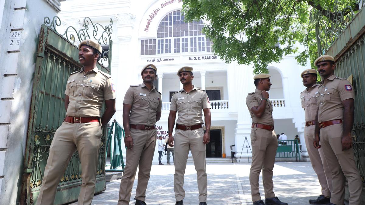Both factions of AIADMK Legislature Party present petitions to Speaker, claim  legitimacy