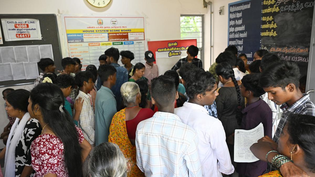 Parents allege delay, unauthorised fees for admissions at Elango Corporation School