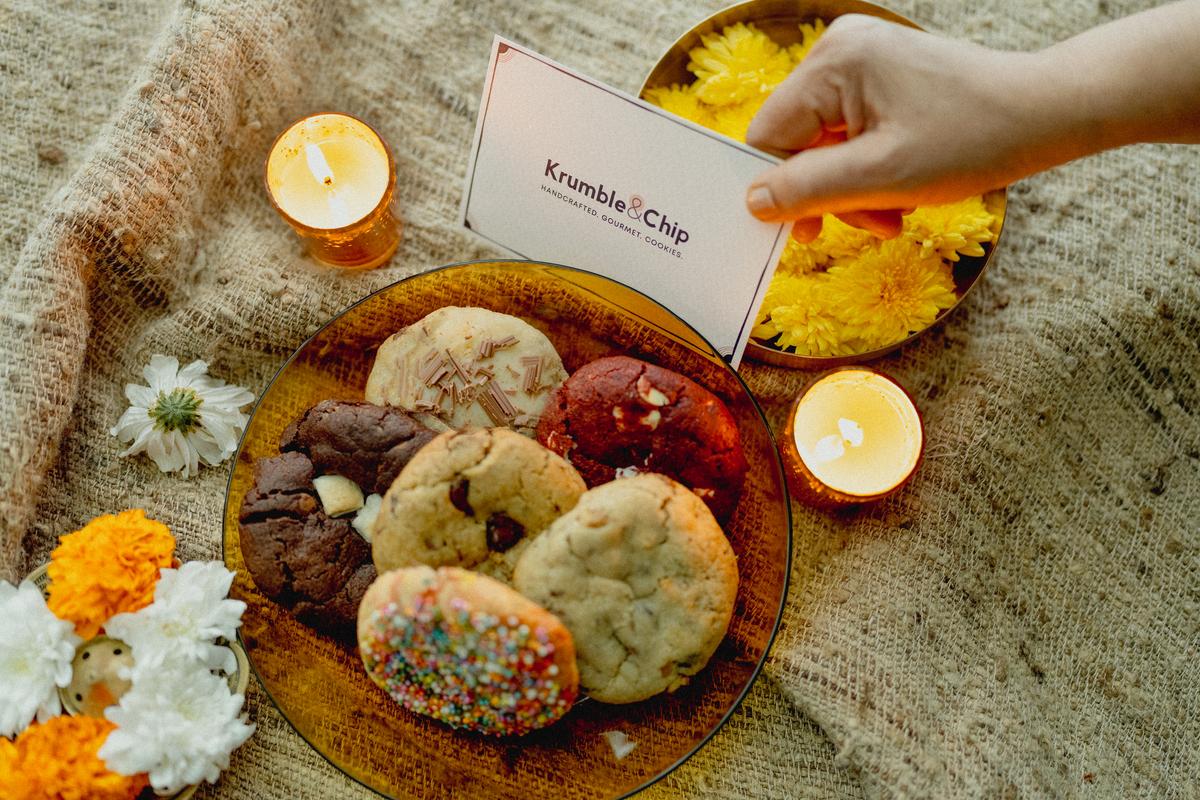 There is queen pistachio made with intense dark chocolate chunks, roasted pistachios and filled with creamy white chocolate and pistachio creme