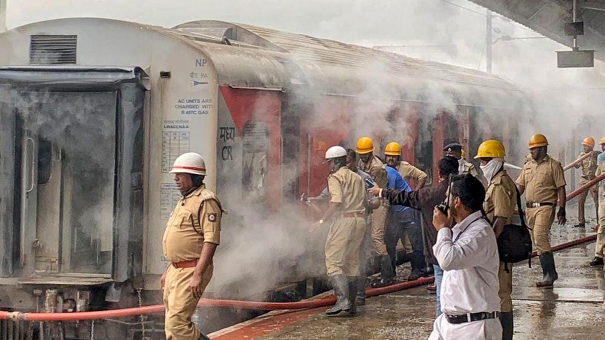 Fire In Udyan Express Coaches At Bengaluru Railway Station, Passengers ...