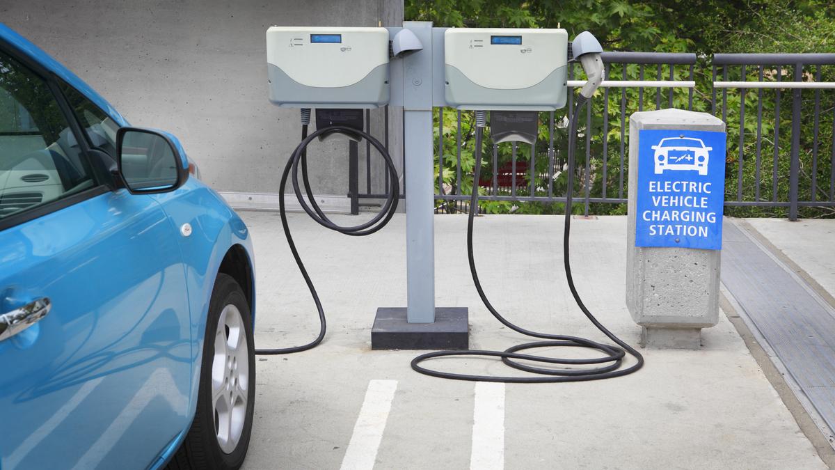 Global electric car shipments rise amid automotive supply chain issues, report says