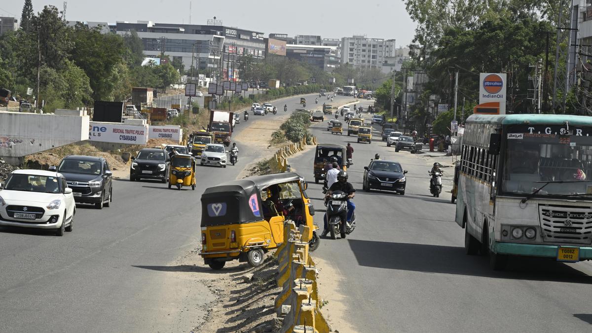 Over 1.5 lakh commuters navigate chaos on Hyderabad’s unfinished NH-44 flyover corridor amid the stalled Suchitra-Kompally project