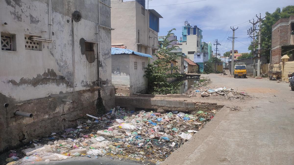 Undesilted Rettai Vaickal causes concern among residents