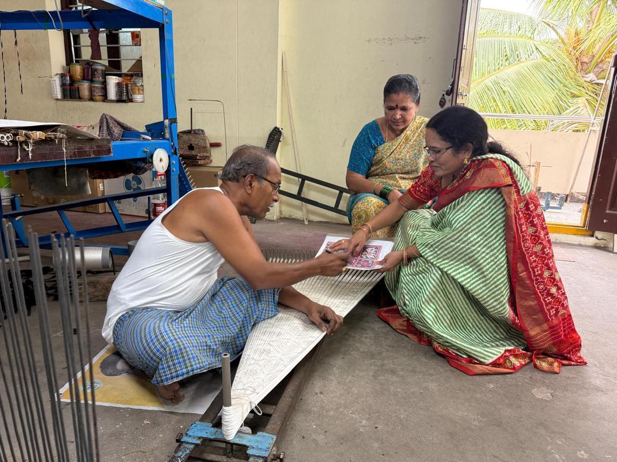 Sharing ideas with a weaver Sharing ideas with a weaver