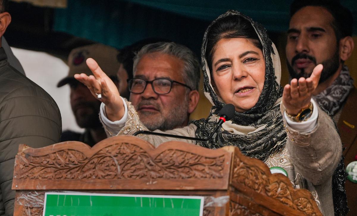 BJP should not act like Pakistani raiders of 1947 in J&K: Mehbooba Mufti