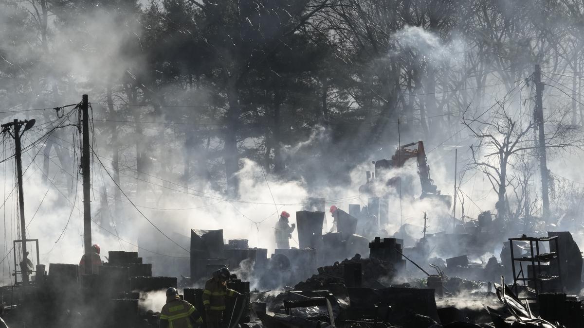 Hundreds flee after fire spreads through Seoul neighbourhood
