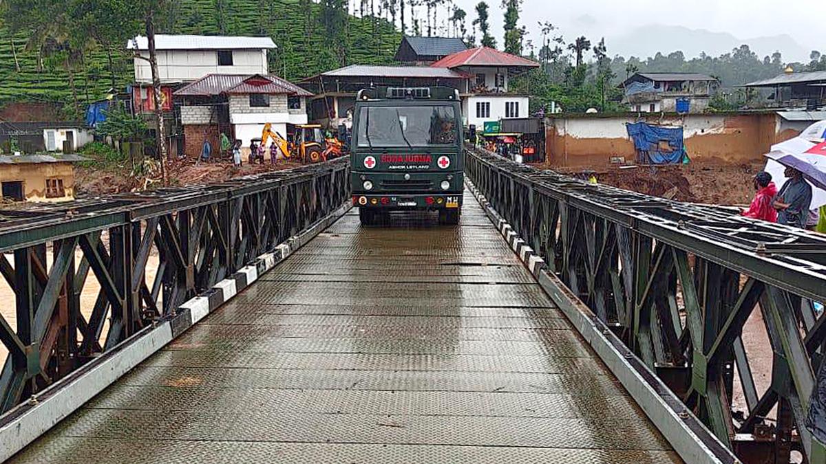 Indian Army constructs 190-ft-long Bailey bridge at Wayanad to connect  landslide affected areas - The Hindu