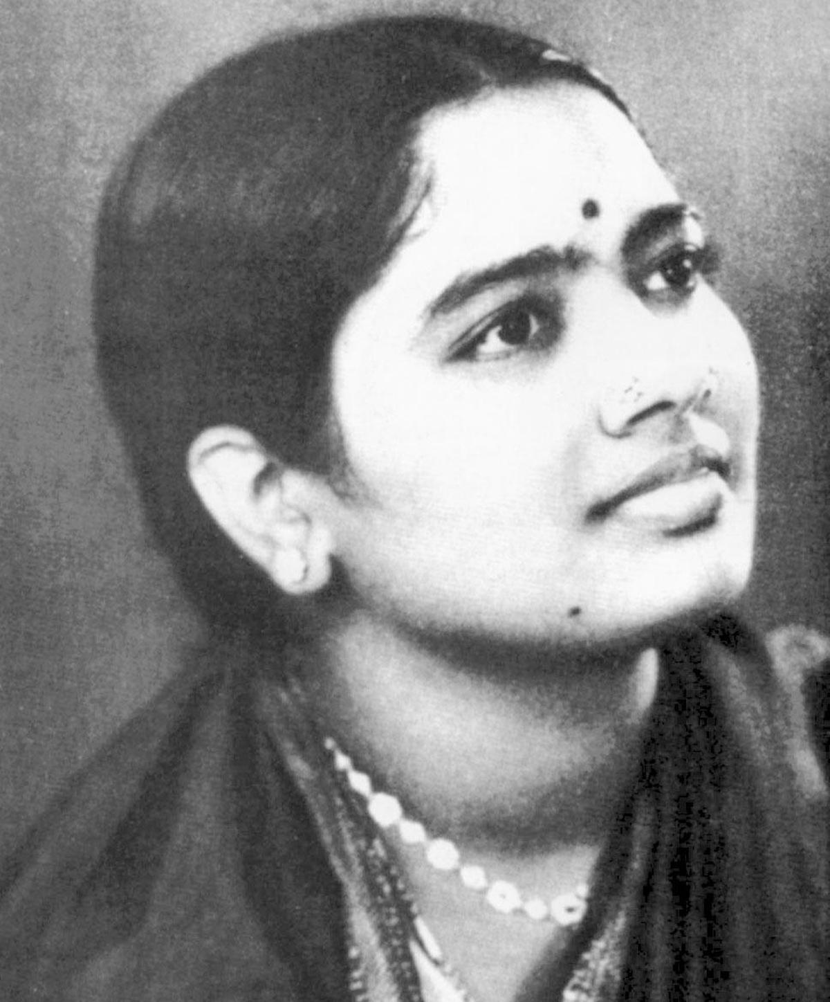 D.K. Pattammal sang the Tamil version of the song