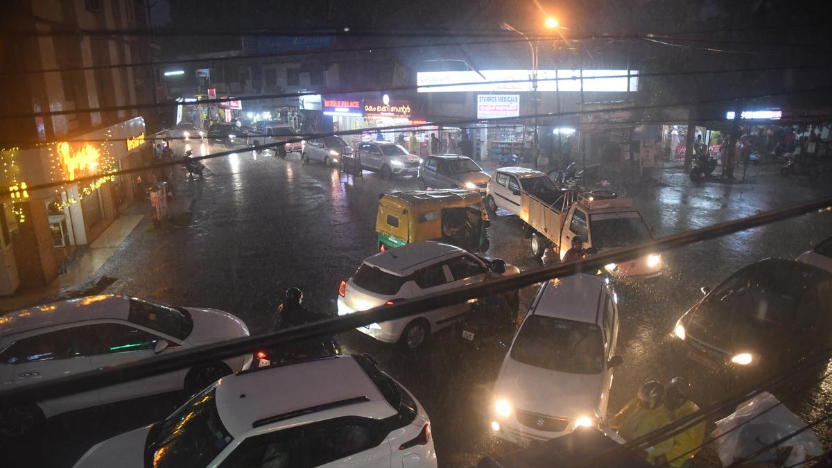 Unregulated traffic, absence of signals turn key junctions into deathtraps