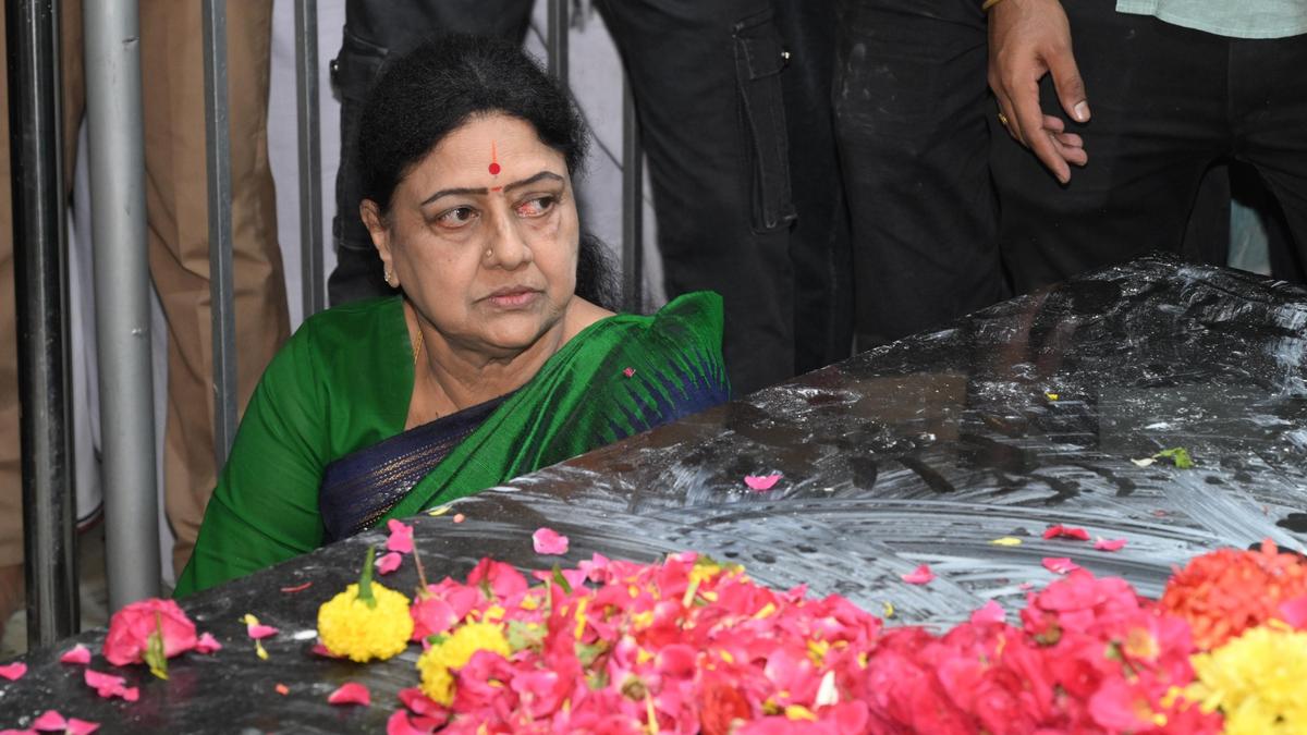 Sasikala to continue her consultations with her followers on finalising strategy for 2026 T.N. Assembly poll