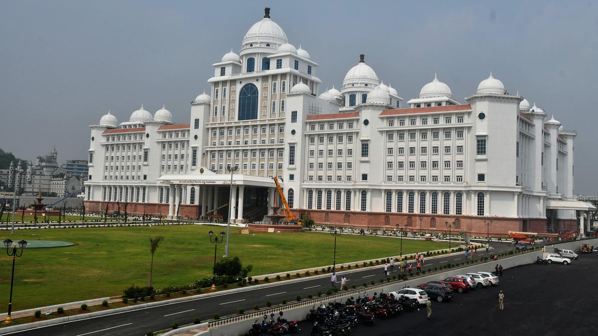 Govt. takes serious view of cracks in Secretariat building as part of railing collapses   