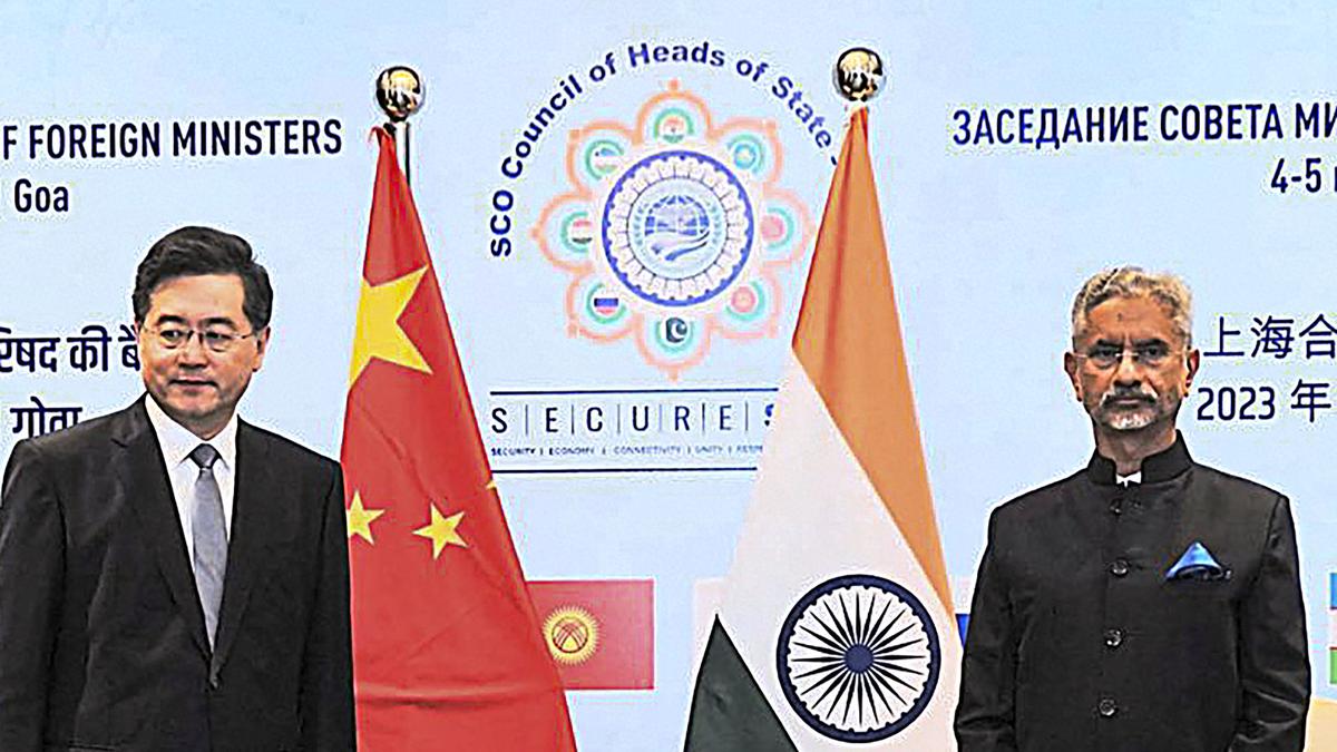 FM Bilawal meets Russian counterpart on sidelines of SCO meeting in India 