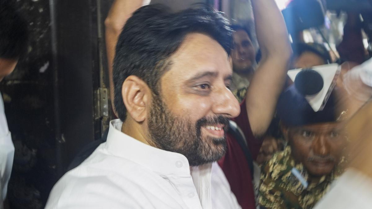 ED arrests AAP Amanatullah Khan as part of money laundering investigation