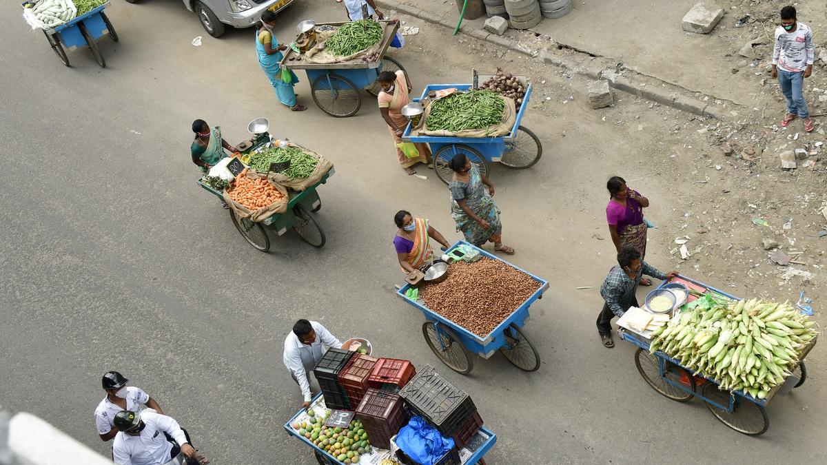 Street vendors up in arms over DKS’s declaration that only registered street vendors can hawk