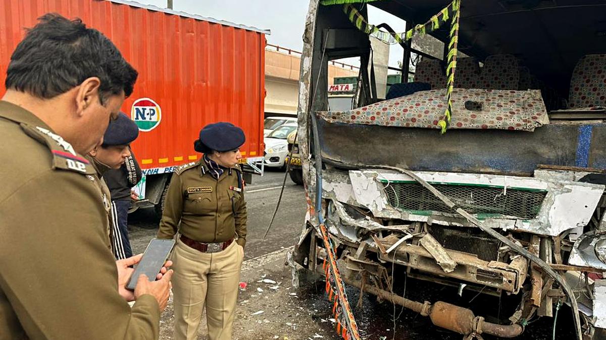 24 schoolchildren injured in pile-up on flyover