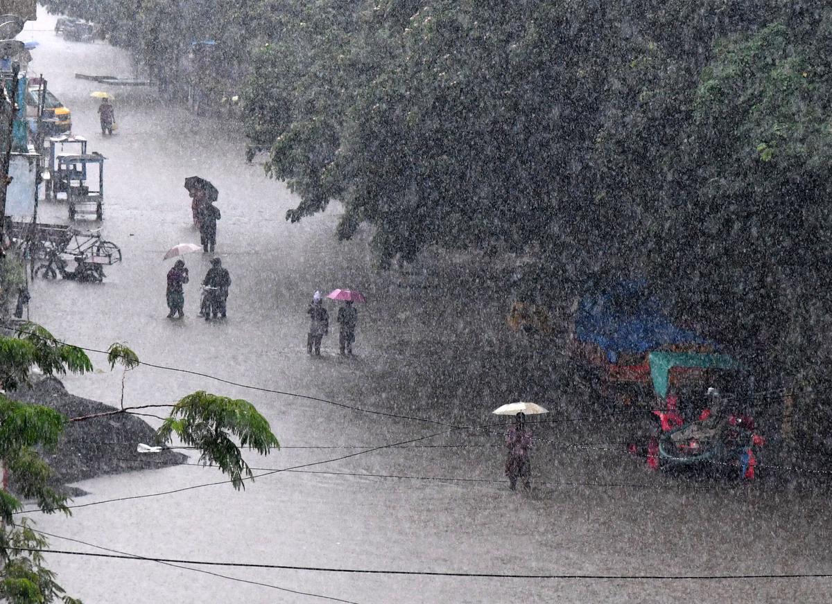 T.N. Rains | Heavy to very heavy rains forecast for isolated places in and around Chennai over next 24 hours