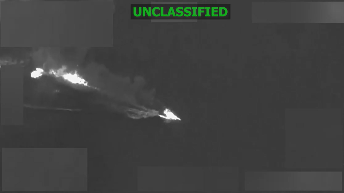 तटरक्षक बल का कहना है कि पूर्वी प्रशांत क्षेत्र में कथित ड्रग तस्करों के ख़िलाफ़ अमेरिकी हमले में दो लोग मारे गए तटरक्षक बल का कहना है कि पूर्वी प्रशांत क्षेत्र में कथित ड्रग तस्करों के ख़िलाफ़ अमेरिकी हमले में दो लोग मारे गए