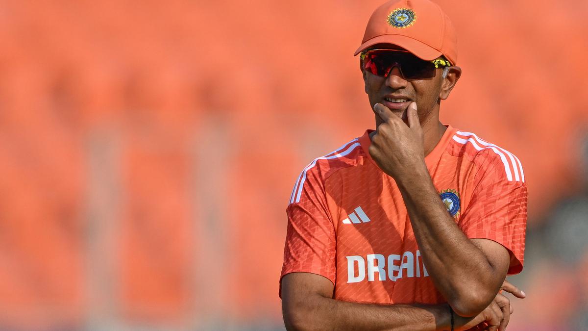 BCCI extends Dravid’s contract but tenure yet to be decided, Laxman to remain at NCA