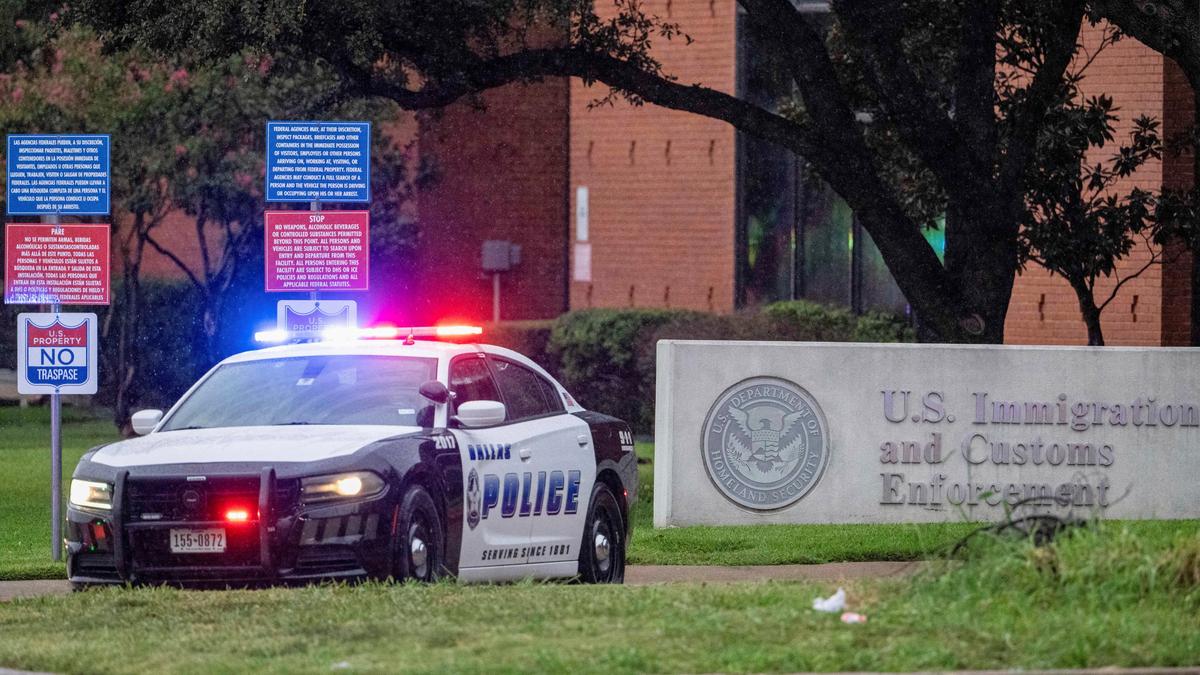 3 people shot at Dallas ICE facility; shooter dead