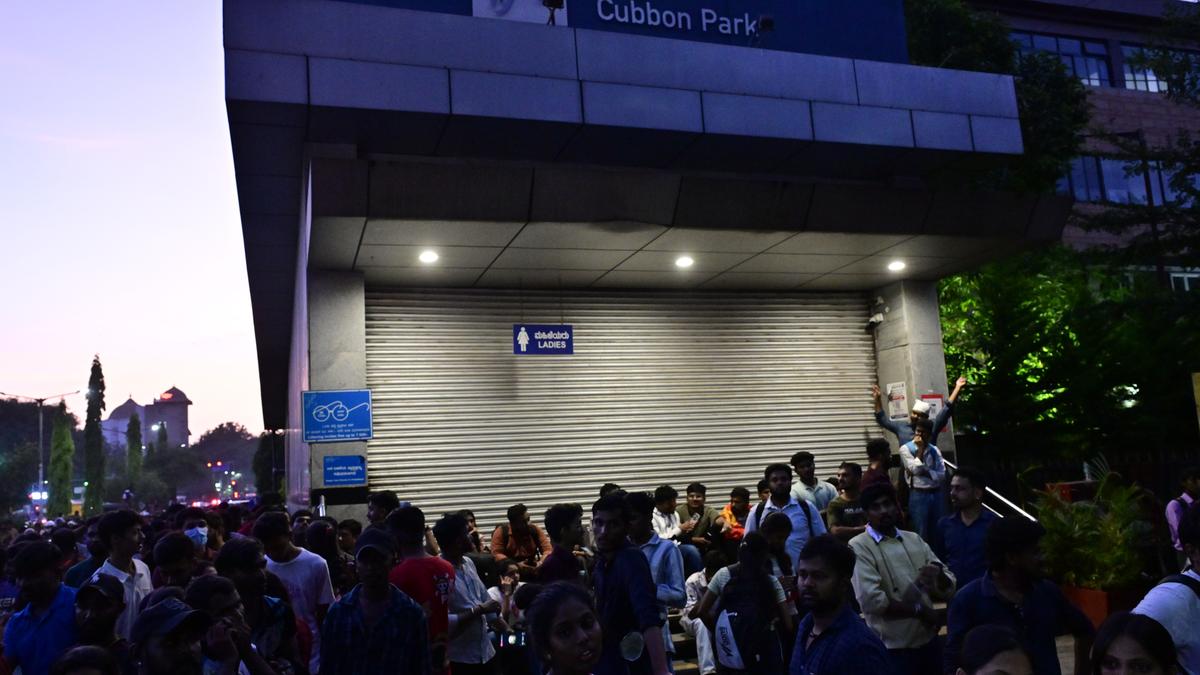 Overcrowded metro trains, surge cab prices, traffic snarls leave peak-hour commuters stranded in Bengaluru