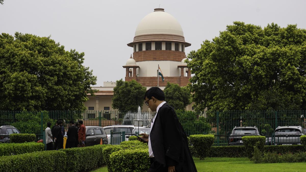 https://th-i.thgim.com/public/incoming/vrfv2l/article69928565.ece/alternates/LANDSCAPE_1200/07_04_08_Supreme-court.jpg