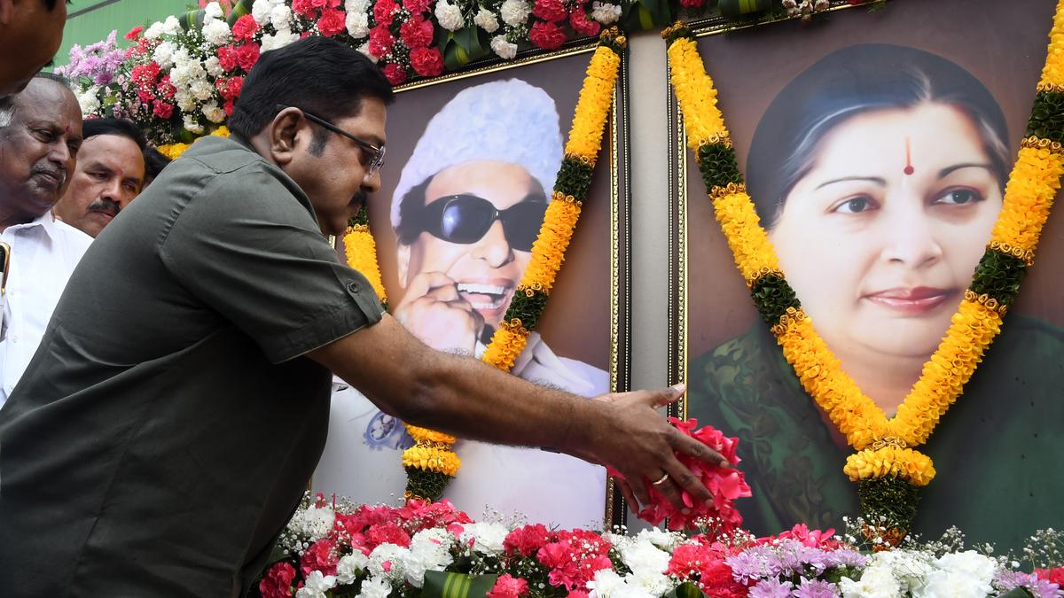 AIADMK will become weak under EPS, says Dhinakaran