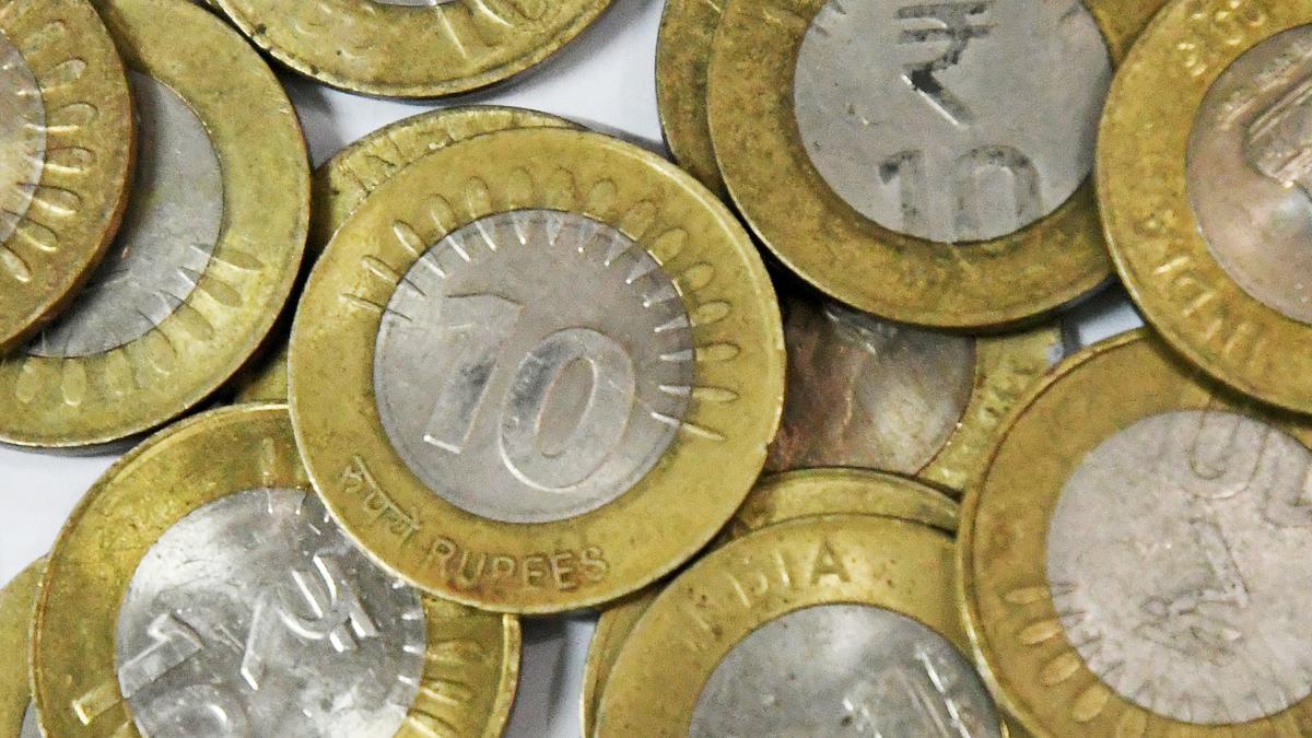 ₹ 10 coins remain anathema for bus conductors, traders in Coimbatore