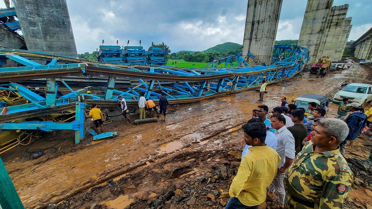 ‘Big spark’ in electricity pole preceded collapse of girder launcher that killed 20 people in Maharashtra, says FIR