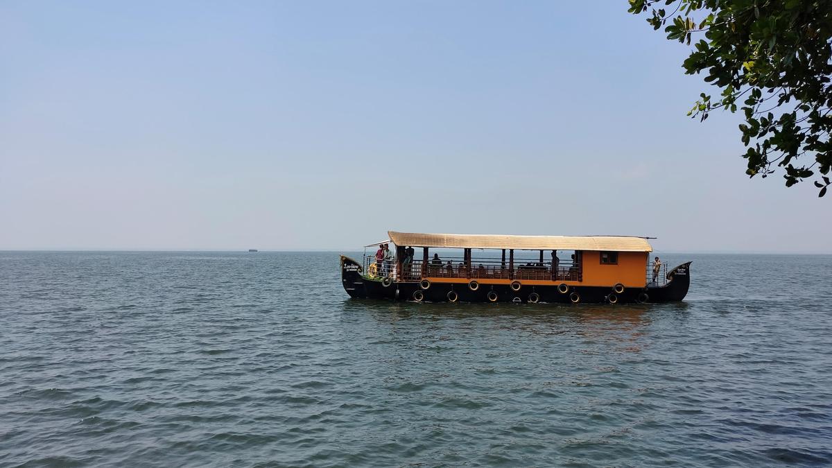 HC crackdown grounds houseboats on Vembanad Lake