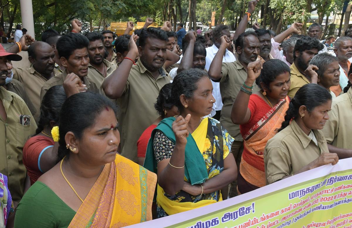 Conservancy workers in Erode call for cancelling G.O. on outsourcing jobs in Corporation