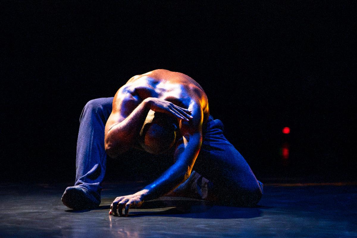 Enowate de Dickson é uma performance solo. 