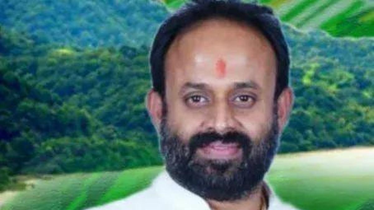 Congress leader who threatened Sidlaghatta civic official arrested at Kerala border