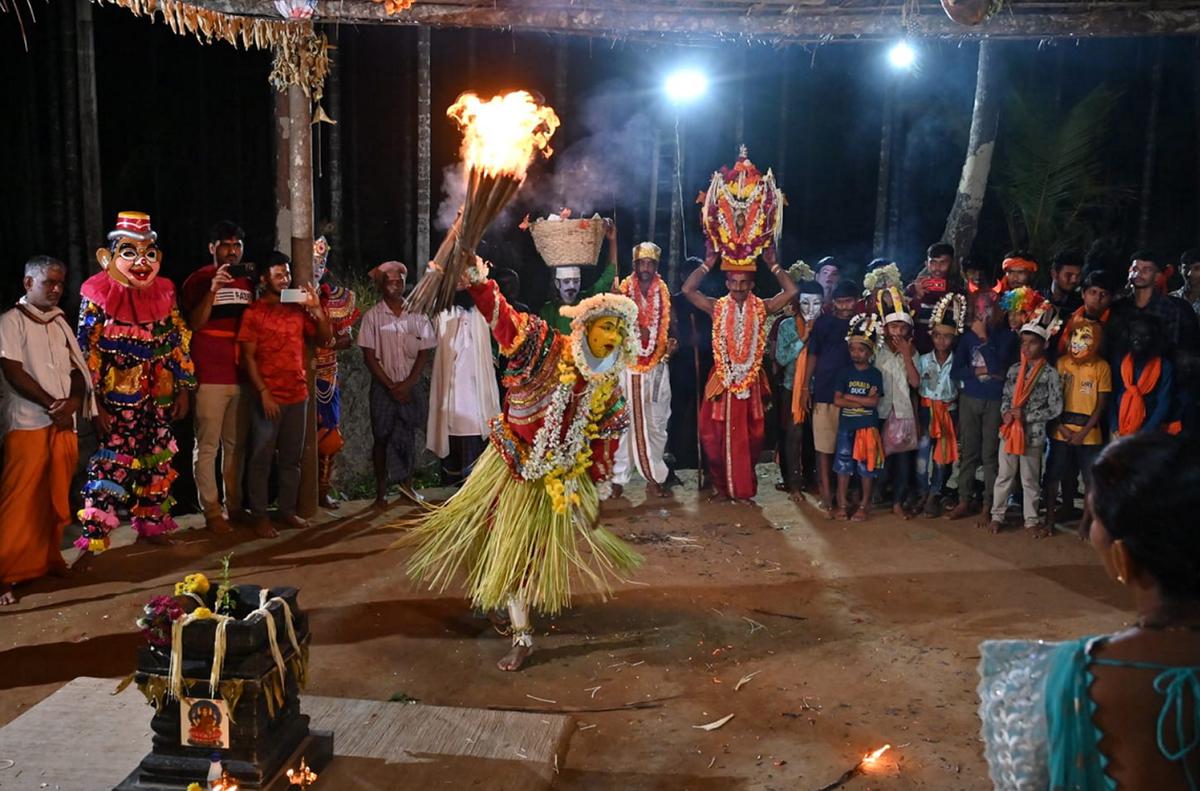 Pursa Kattuna is a unique Tulu folk tradition celebration at Didupe in Belthangady Taluk of Dakshina Kannada.