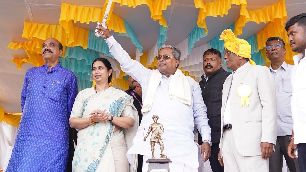 CM unveils statues of Sangolli Rayanna at four places in Belagavi district