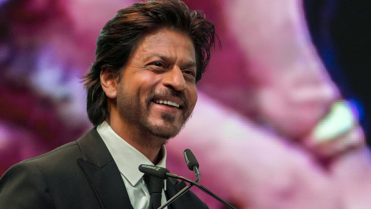 Social media is divisive, driven by narrowness, Shah Rukh Khan says at the Kolkata International Film Festival