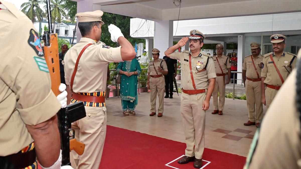 Shanka Brata Bagchi takes charge as Commissioner of Police  of Vizag