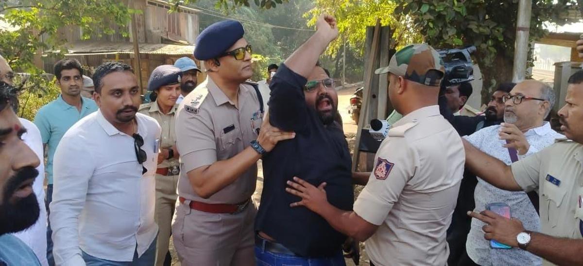 Leaders and members of Maharashtra Ekikaran Samiti (MES) were detained by Belagavi police as they attempted to proceed towards Vaccine Depot for holding ‘Maha Melava’, on December 8, 2025. 