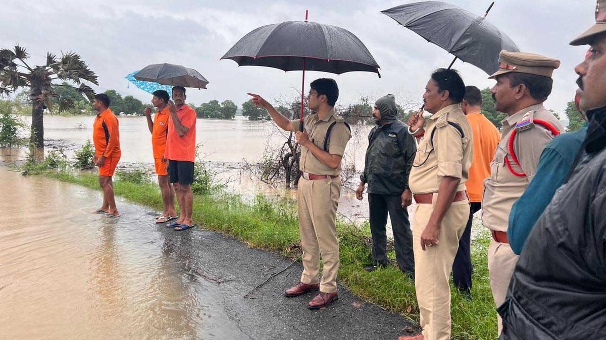 First flood warning issued at Bhadrachalam as water level rises in Godavari