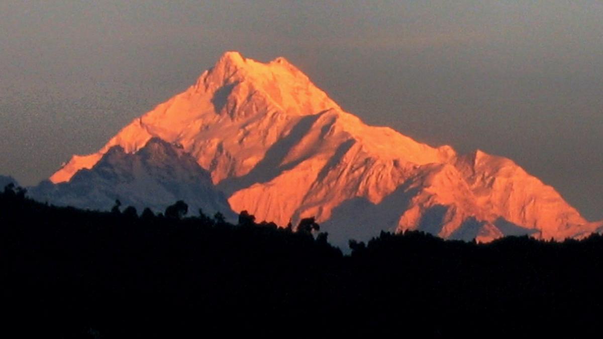 https://th-i.thgim.com/public/incoming/vx3c2h/article69626521.ece/alternates/LANDSCAPE_1200/B-91__GANGTOK_-_100401_-____IND1091B_.jpg