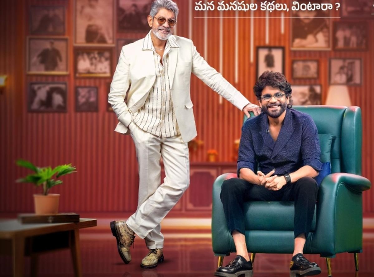 Jagapathi Babu with Nagarjuna on the sets of Jayyammu Nischayammu Raa, 