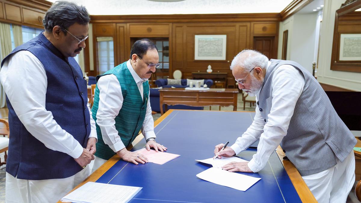 PM Modi becomes first 'active member' of BJP