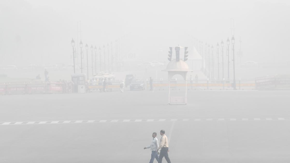 Delhi breathes its worst quality air of the season; smog blanket leads to disruptions at airport