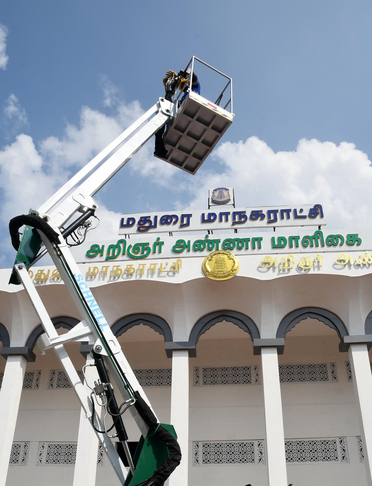 Madurai Corporation gets a sky lift to maintain its streetlights