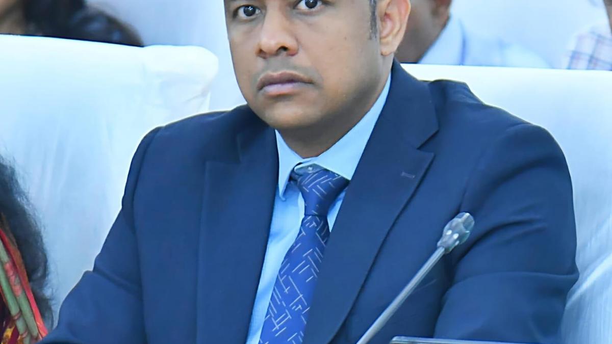 CM pats Nellore Collector for ‘Champion Farmers’ initiative