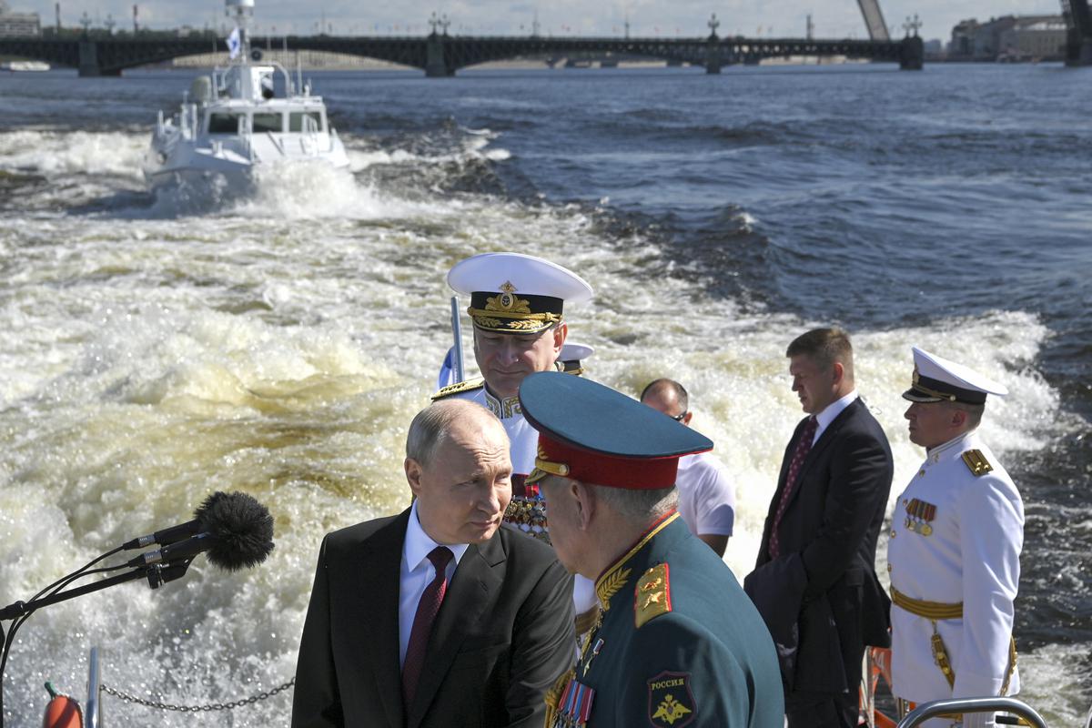 Putin, several African leaders attend Russian naval parade - The Hindu