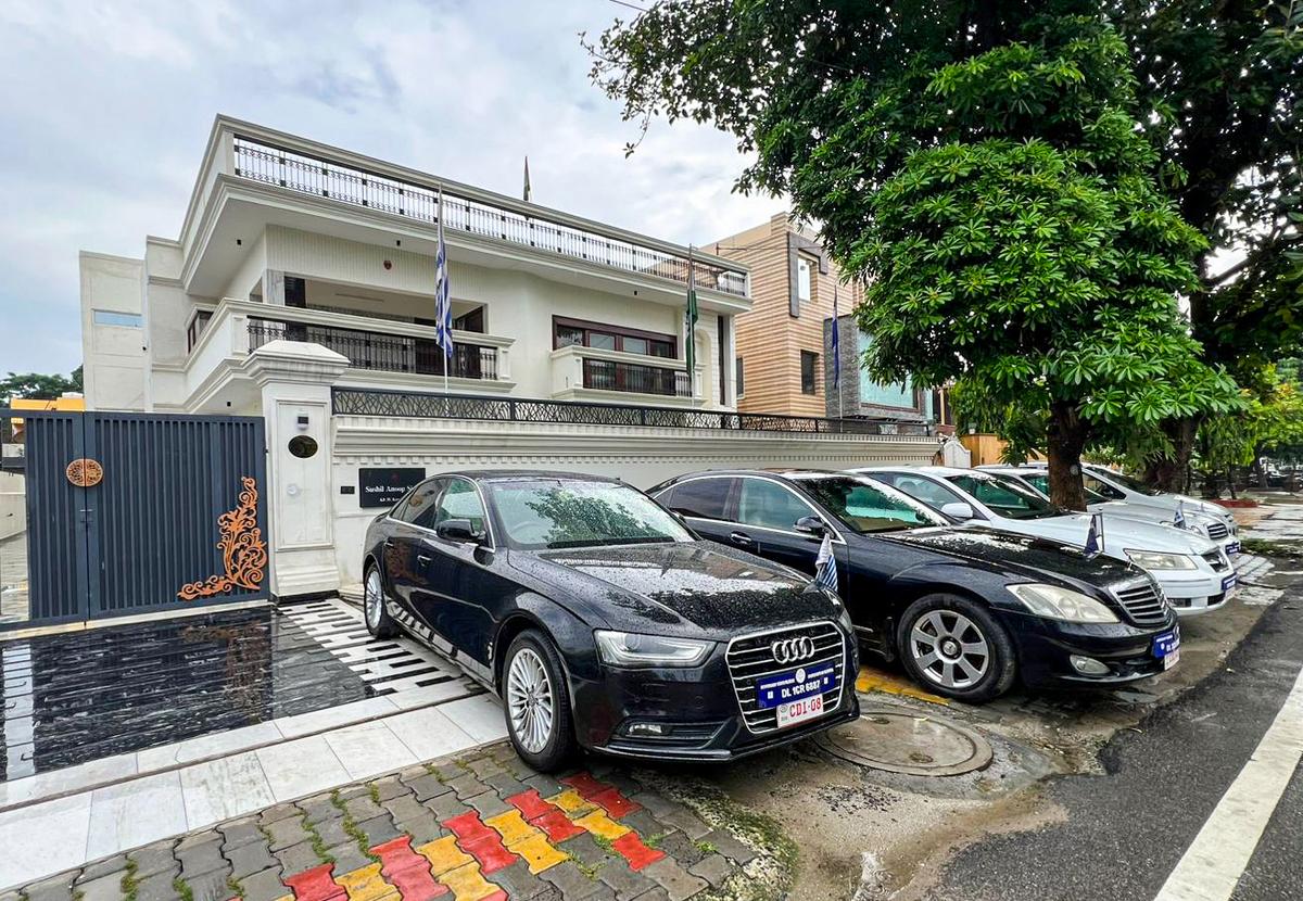 Fake embassy busted in Ghaziabad; 'Ambassador' of non-existent 'West  Arctica' used fake number plates, rubber stamps in rented house - The Hindu