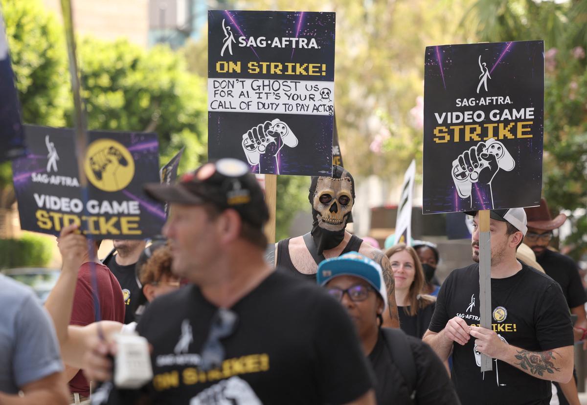 Activists wearing masks during the SAG-AFTRA Video Game Strike kick-off picket outside Warner Bros.  Games in Burbank, California, USA, August 1, 2024.