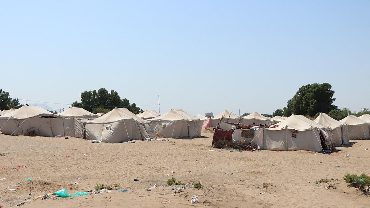 Saudi Arabia bombs Yemen’s Mukalla over shipment of weapons for separatists from UAE