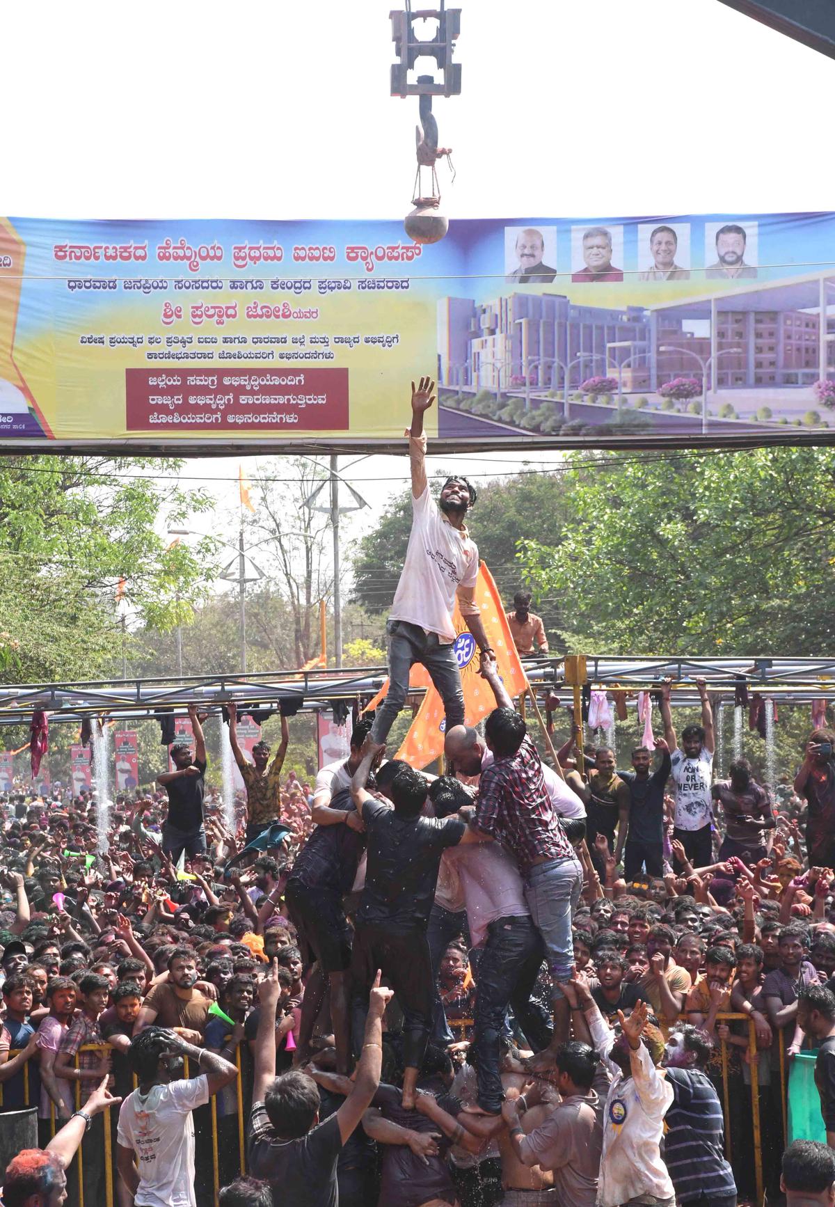 holi in dharwad