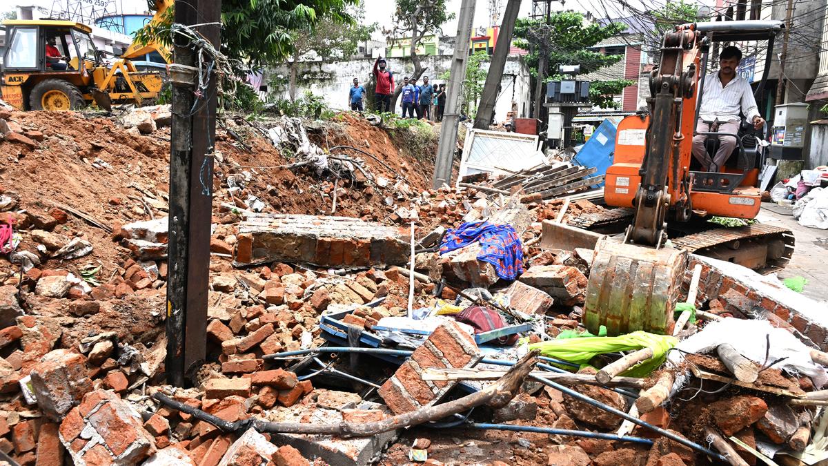 Three youths escape with minor injuries in wall collapse in Vizag